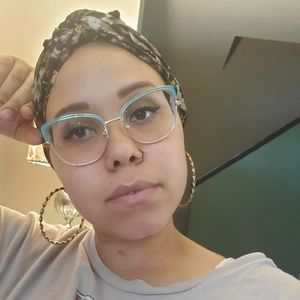 Meet your Posher, Alexandra